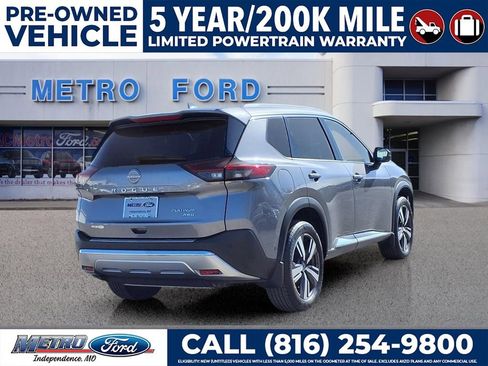 Used 2023 Nissan Rogue Platinum image 3