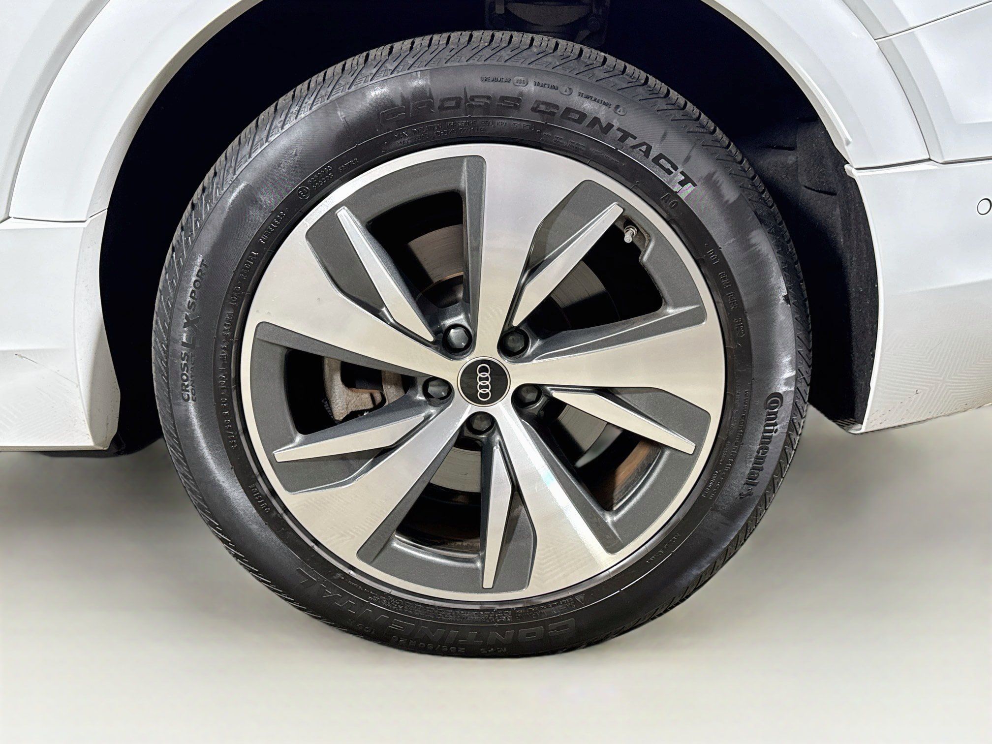 Used 2024 Audi Q8 e-tron Premium Plus w/ Premium Plus Package AWD/4WD image 33