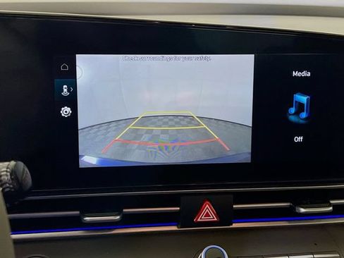 Used 2024 Hyundai Elantra SEL FWD image 14