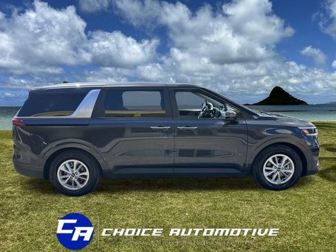 Used 2024 Kia Carnival LX image 9