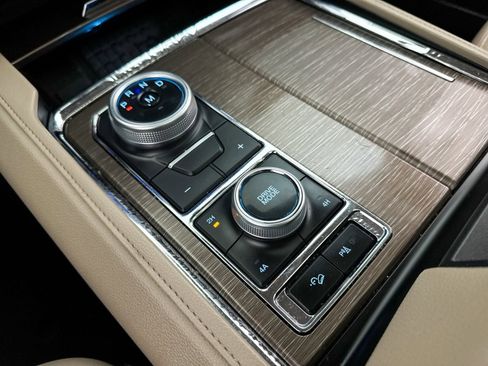 Used 2024 Ford Expedition Max Limited image 31