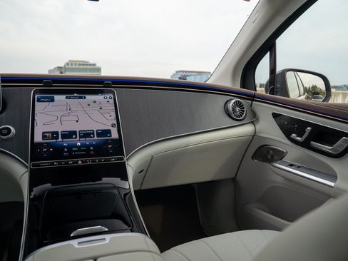 Certified 2023 Mercedes-Benz EQE 350+ 4MATIC SUV image 21