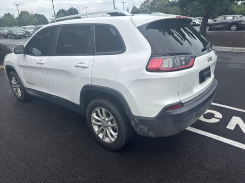 Used 2021 Jeep Cherokee Latitude w/ Mopar Interior Package FWD image 4