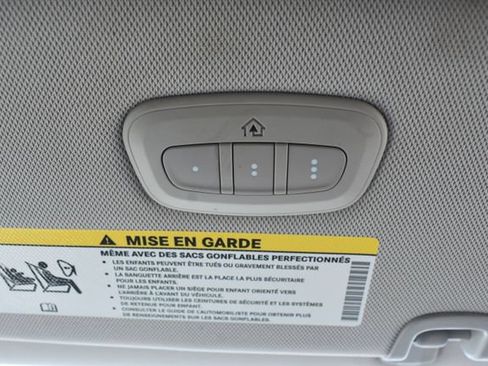 Used 2020 Chrysler Pacifica Touring-L FWD image 33