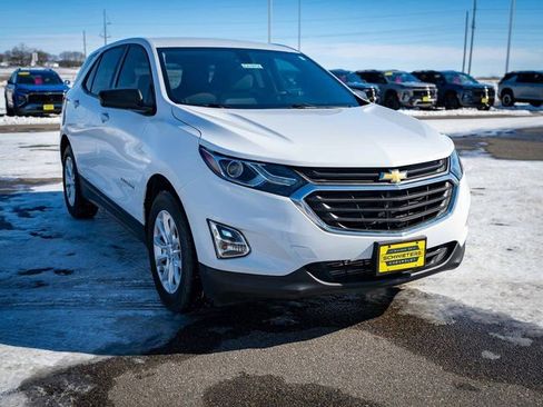 Used 2018 Chevrolet Equinox LS image 3