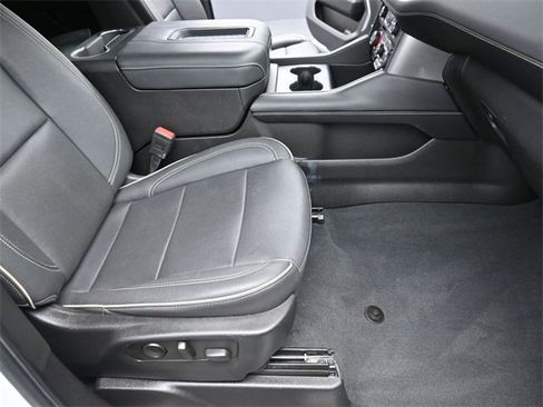 Used 2023 Chevrolet Suburban Premier image 27