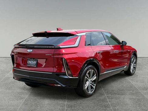 Used 2026 Cadillac Lyriq Luxury w/ LPO, Floor Liner Package AWD/4WD image 10