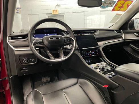 Certified 2023 Jeep Grand Cherokee Limited AWD/4WD image 13