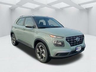 New 2026 Hyundai Venue SEL video 3
