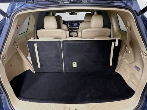 Used 2019 Toyota Highlander XLE image 29