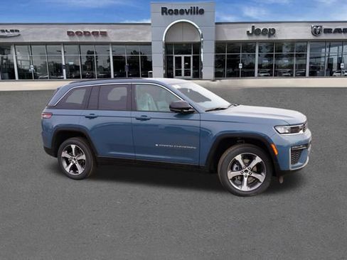 New 2026 Jeep Grand Cherokee Limited AWD/4WD image 2
