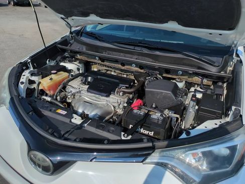 Used 2018 Toyota RAV4 LE FWD image 33
