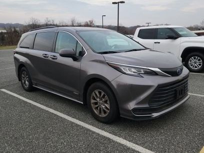 Used 2021 Toyota Sienna LE