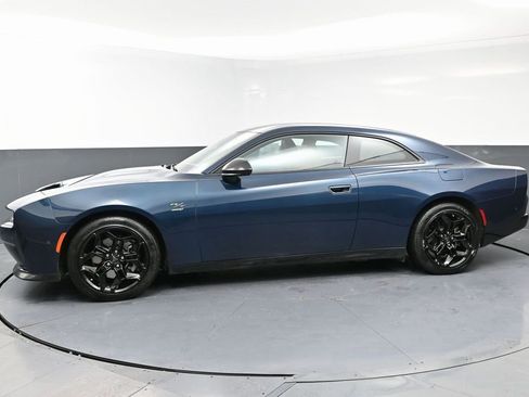 Used 2025 Dodge Charger R/T w/ Sun & Sound Package image 6