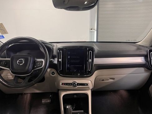 Used 2019 Volvo XC40 T5 Momentum image 20