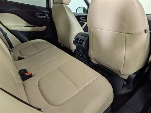 Used 2017 Jaguar F-PACE Premium image 32