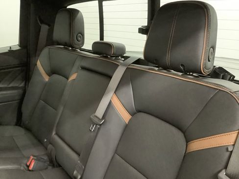 Used 2024 GMC Canyon AT4 image 7