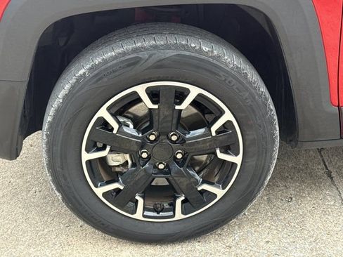 Used 2023 Jeep Renegade Latitude AWD/4WD image 15