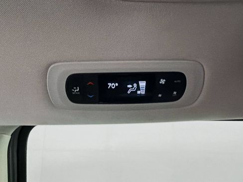 Used 2023 Chrysler Pacifica Touring-L FWD image 24