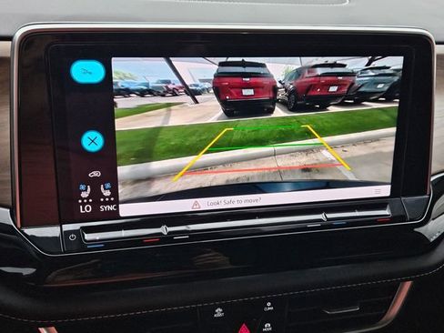 Used 2024 Volkswagen Atlas SE FWD image 17