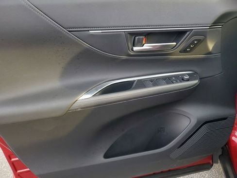 Used 2021 Toyota Venza XLE image 23