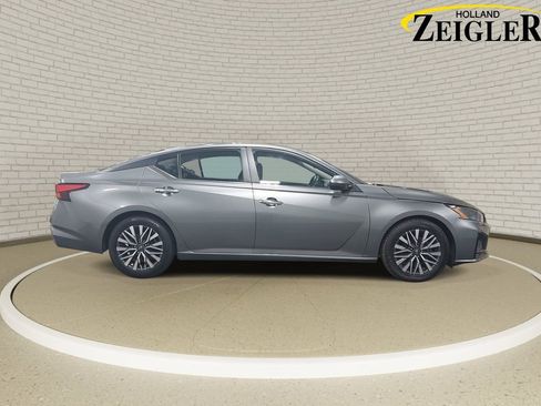 Used 2023 Nissan Altima 2.5 SV image 4