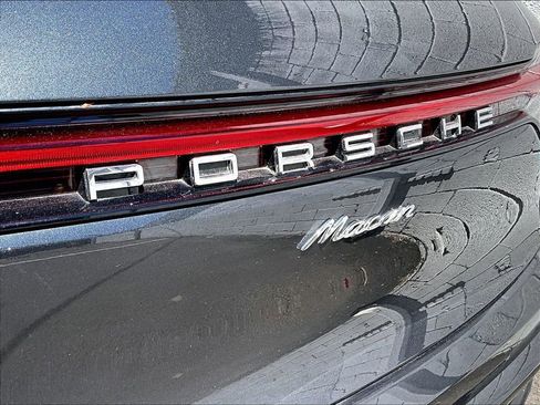 Certified 2023 Porsche Macan AWD/4WD image 33