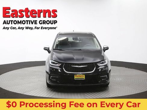 Used 2023 Chrysler Pacifica Limited FWD image 56