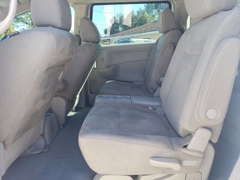 Used 2015 Nissan Quest S image 10