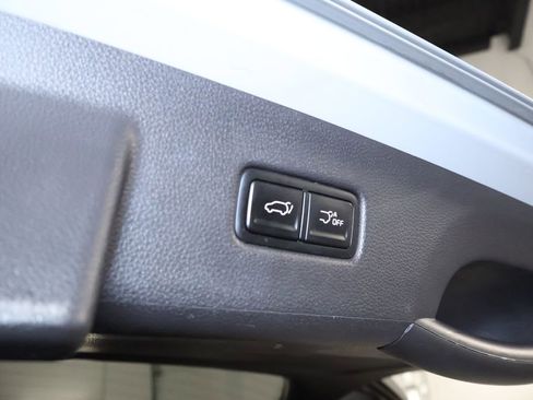 Used 2024 Kia Carnival EX image 16