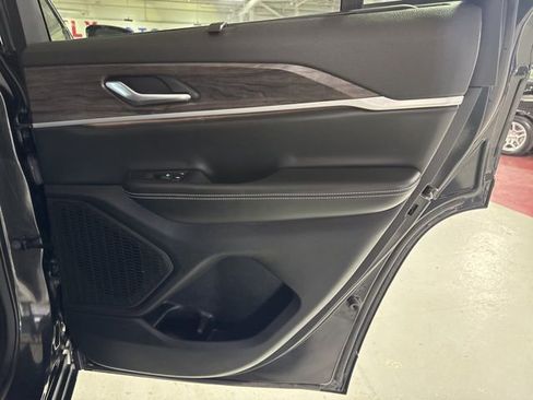 Certified 2024 Jeep Grand Cherokee Limited w/ Luxury Tech Group II image 39