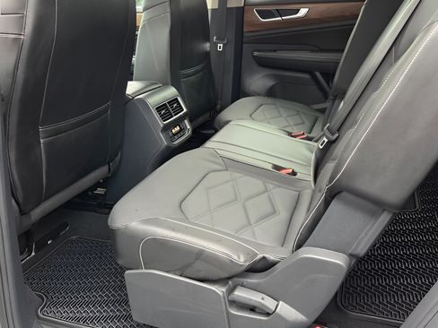Certified 2024 Volkswagen Atlas SE FWD image 10