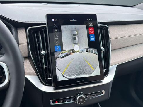 New 2026 Volvo XC90 B6 Plus w/ Protection Package Premier image 24