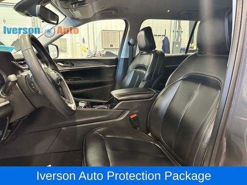 Used 2023 Jeep Grand Cherokee L Limited image 16