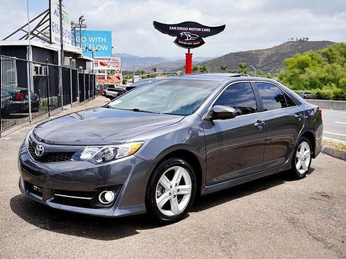 Used 2013 Toyota Camry SE w/ Leather Pkg FWD image 6
