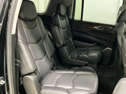 Used 2020 Cadillac Escalade ESV Luxury w/ Escalade Sport Edition AWD/4WD image 23