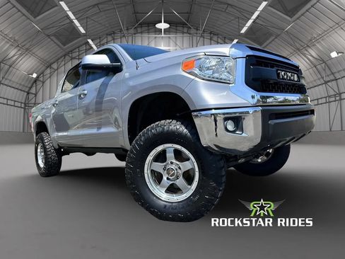 Used 2017 Toyota Tundra SR5 w/ TRD Off Road Package AWD/4WD image 4