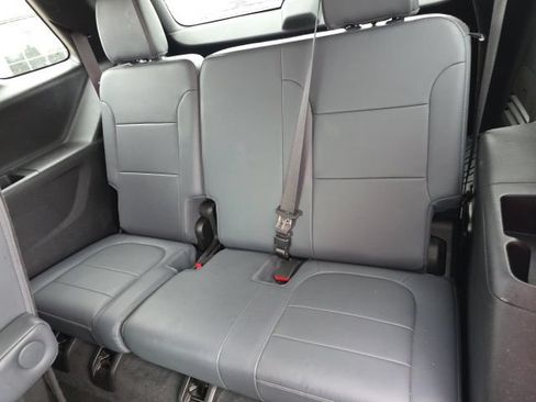 Used 2021 Chevrolet Traverse LT w/ LT Premium Package FWD image 11