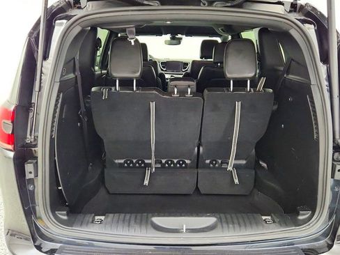 Used 2025 Chrysler Pacifica Select FWD image 21