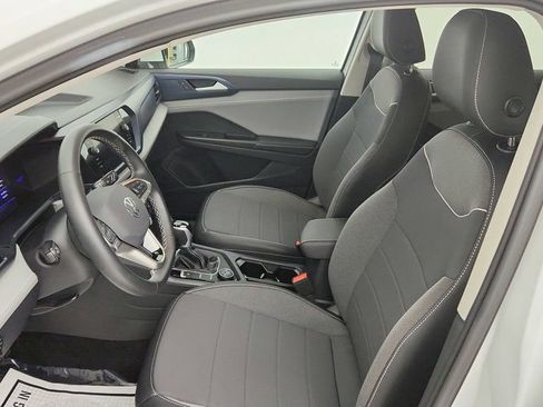 Used 2024 Volkswagen Taos SE image 18