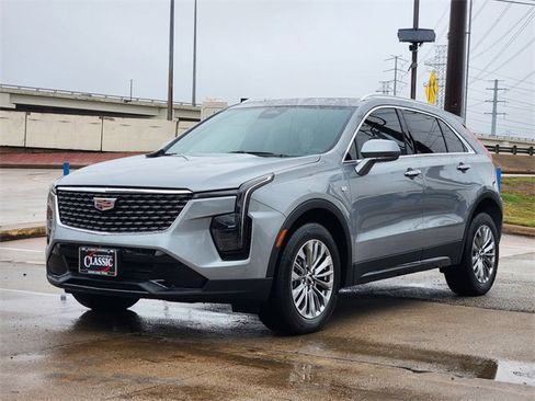 Used 2024 Cadillac XT4 Premium Luxury image 3