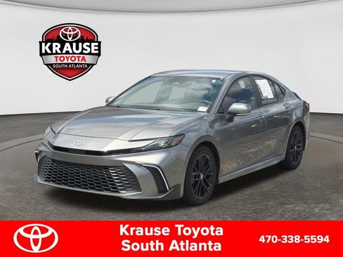 Used 2025 Toyota Camry SE w/ Convenience Package FWD image 1