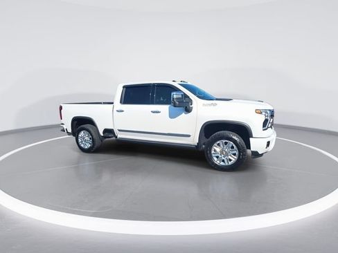 Used 2025 Chevrolet Silverado 2500 High Country w/ High Country Premium Package AWD/4WD image 2