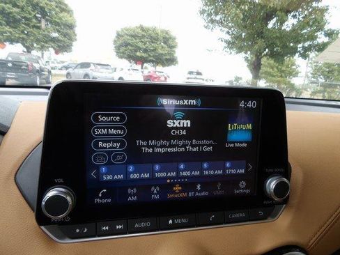 Used 2025 Nissan Sentra SV w/ SV Premium Package image 23