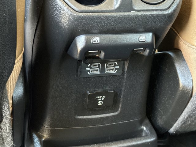 Used 2022 Jeep Wrangler Unlimited Rubicon w/ LED Lighting Group AWD/4WD image 11