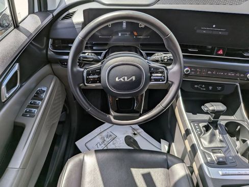 Used 2025 Kia Carnival FWD image 14