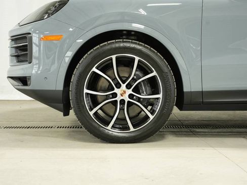 Certified 2025 Porsche Cayenne image 42