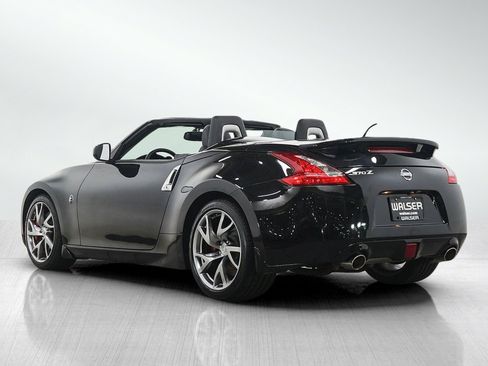 Used 2014 Nissan 370Z Touring w/ Sport Package RWD image 4