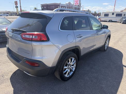 Used 2018 Jeep Cherokee Limited FWD image 5
