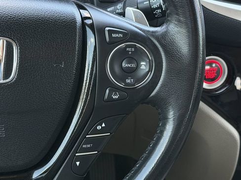 Used 2016 Honda Pilot Touring image 14